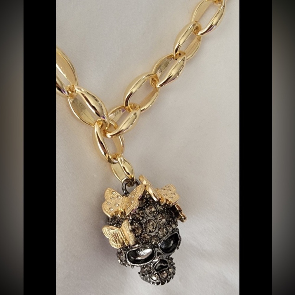 BETSEY JOHNSON Halloween Statement Chain Skull Pendant Butterflies Necklace NWT - Picture 5 of 6